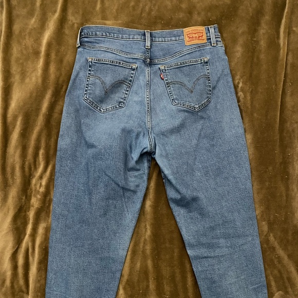 High Waisted Levi Mom Jeans - Picture 2 of 7